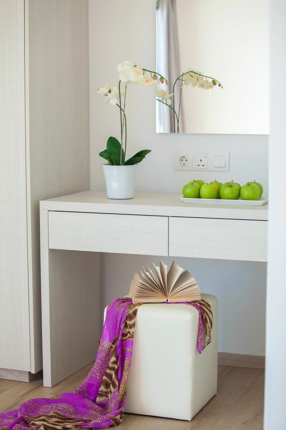 dressing_table